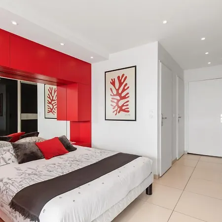 Red Coral Heliopolis Naturiste