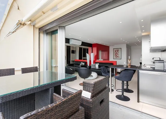 Red Coral Heliopolis Naturiste Agde