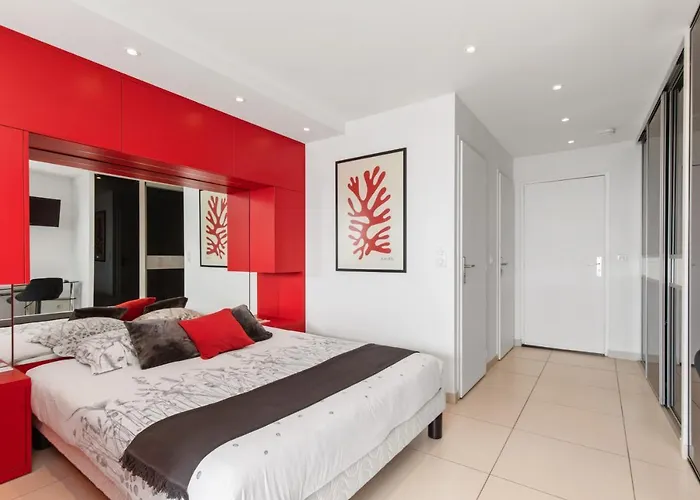 Red Coral Heliopolis Naturiste